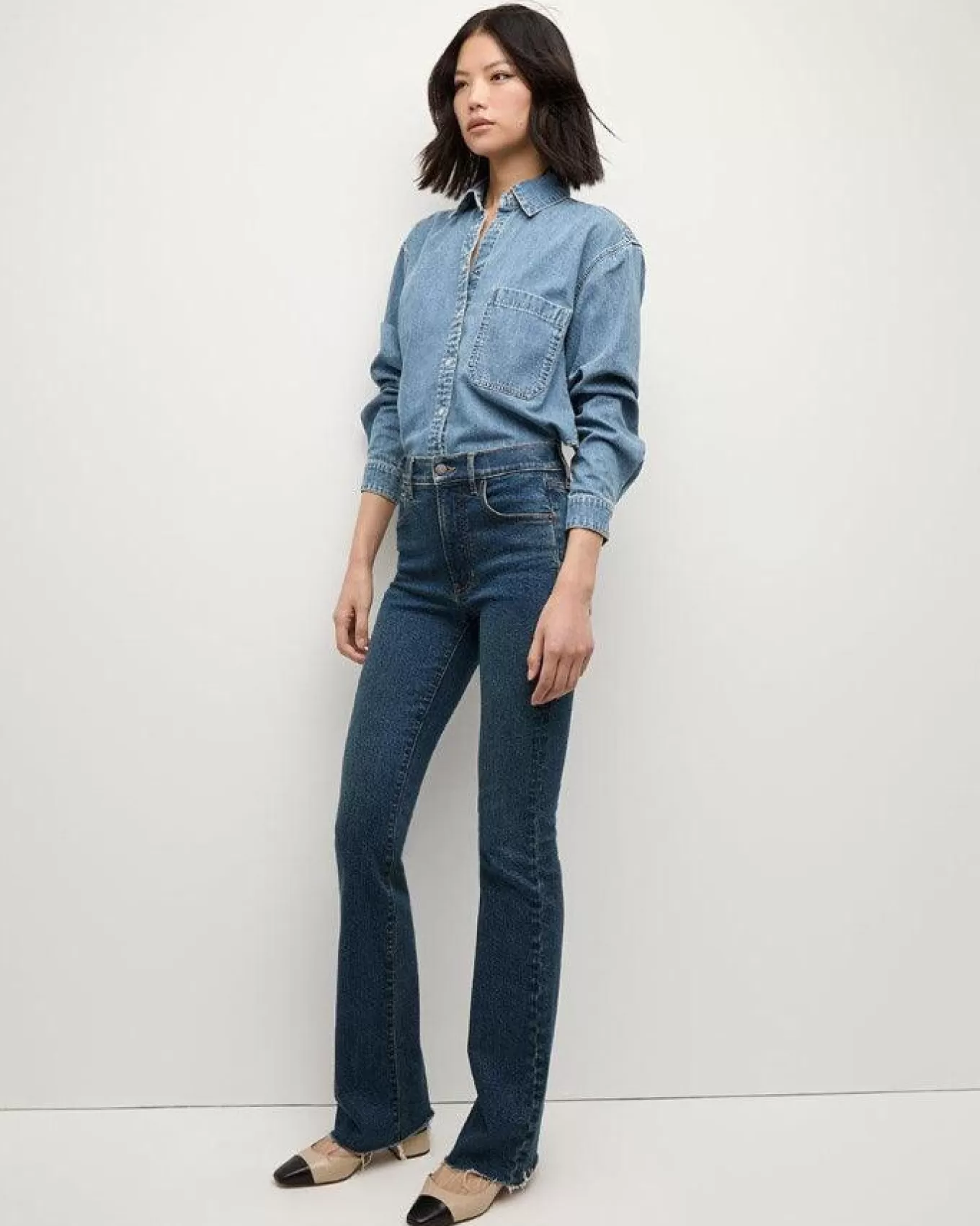 veronica_beard_cameron_bootcut_jean_4.webp Cameron Bootcut Jean<Veronica Beard Clearance